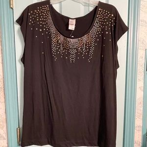 Short Sleeve Scoop Neck Tee w/embellishments 311